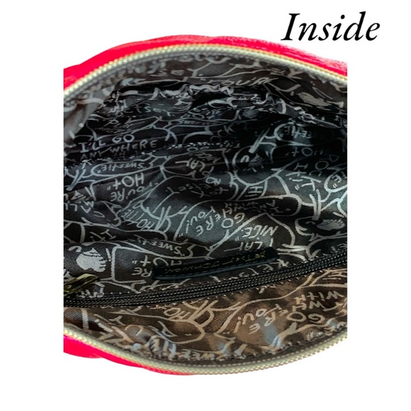 BETSY JOHNSON HOT PINK QUILTED HEARTS CROSSBODY BAG. - Picture 5 of 6